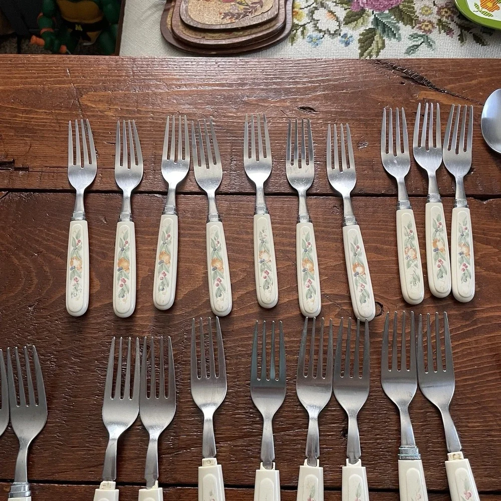 Vintage Corelle Abundance Stainless Taiwan Corning Ware Silverware-45 Piece Set